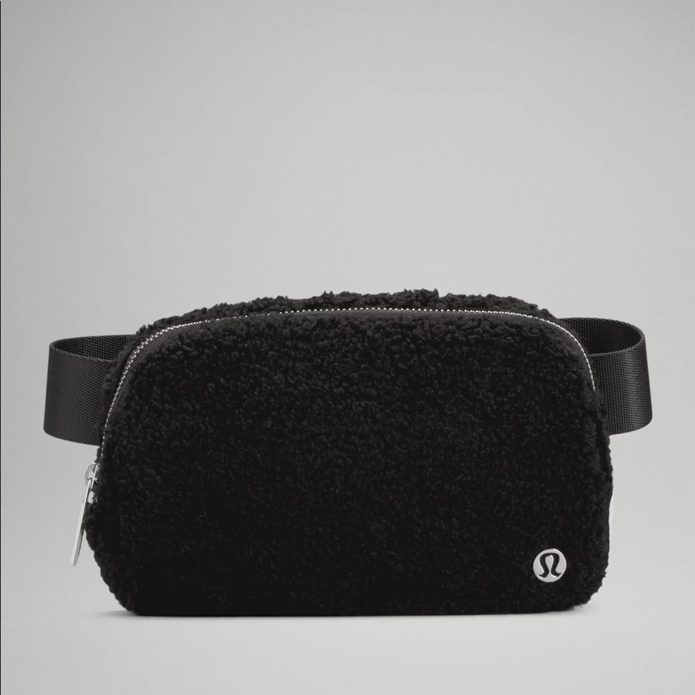 Lululemon Everywhere Fleece Belt Bag Black